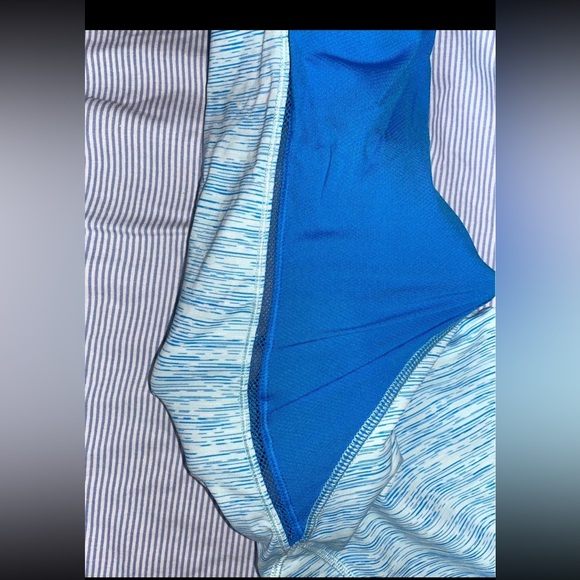 Lululemon Size 10 Mesh Capri - Picture 5 of 6